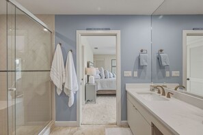Shower, towels - Beautiful coastal home steps from beach with stunning Gulf views. (Holmes Beach)