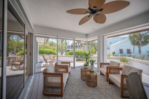 Terrace/patio - Beautiful coastal home steps from beach with stunning Gulf views. (Holmes Beach)
