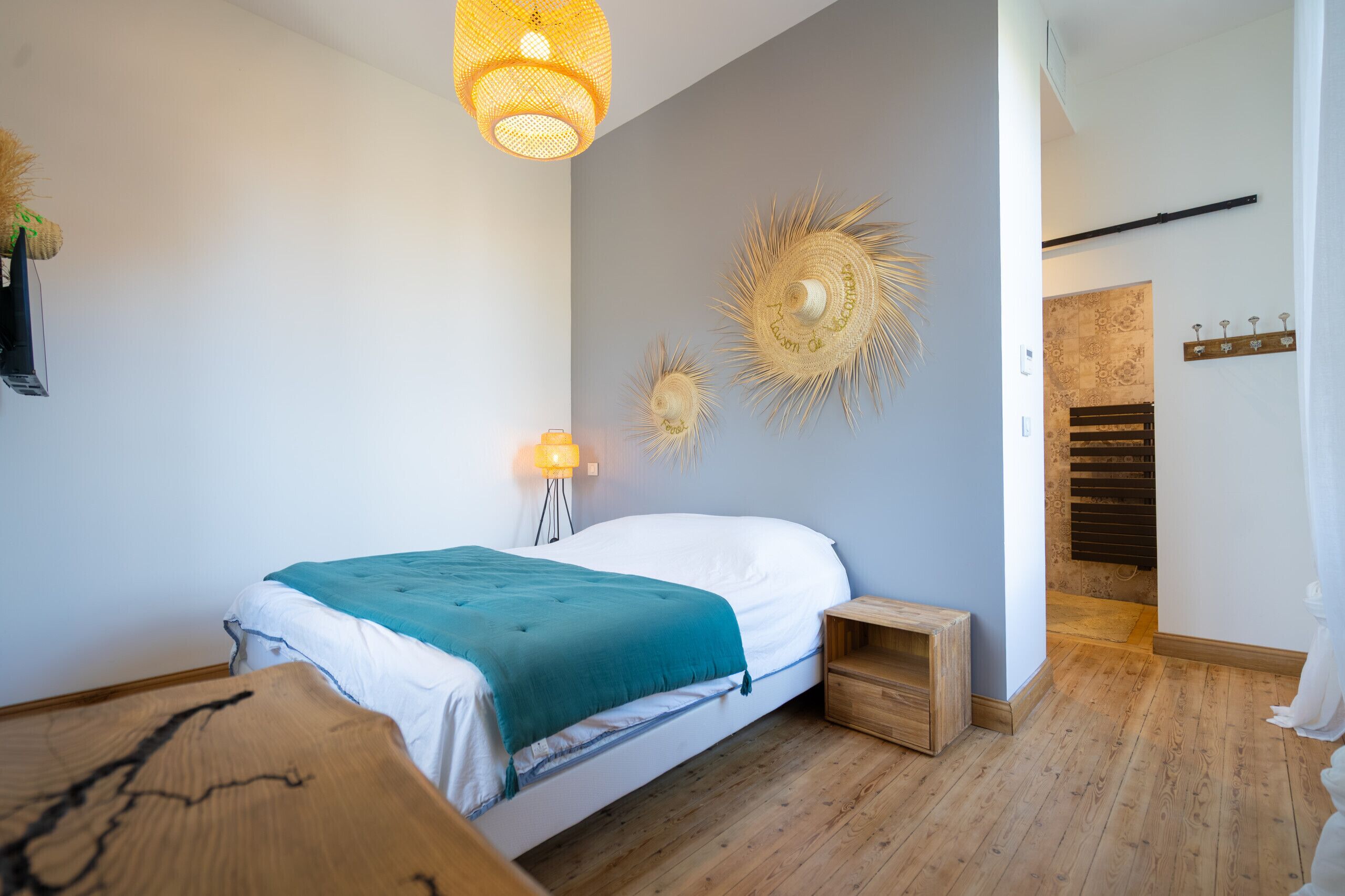 5 bedrooms, iron/ironing board, free WiFi, bed sheets