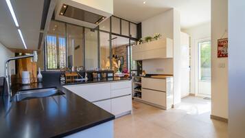 Fridge, microwave, oven, dishwasher