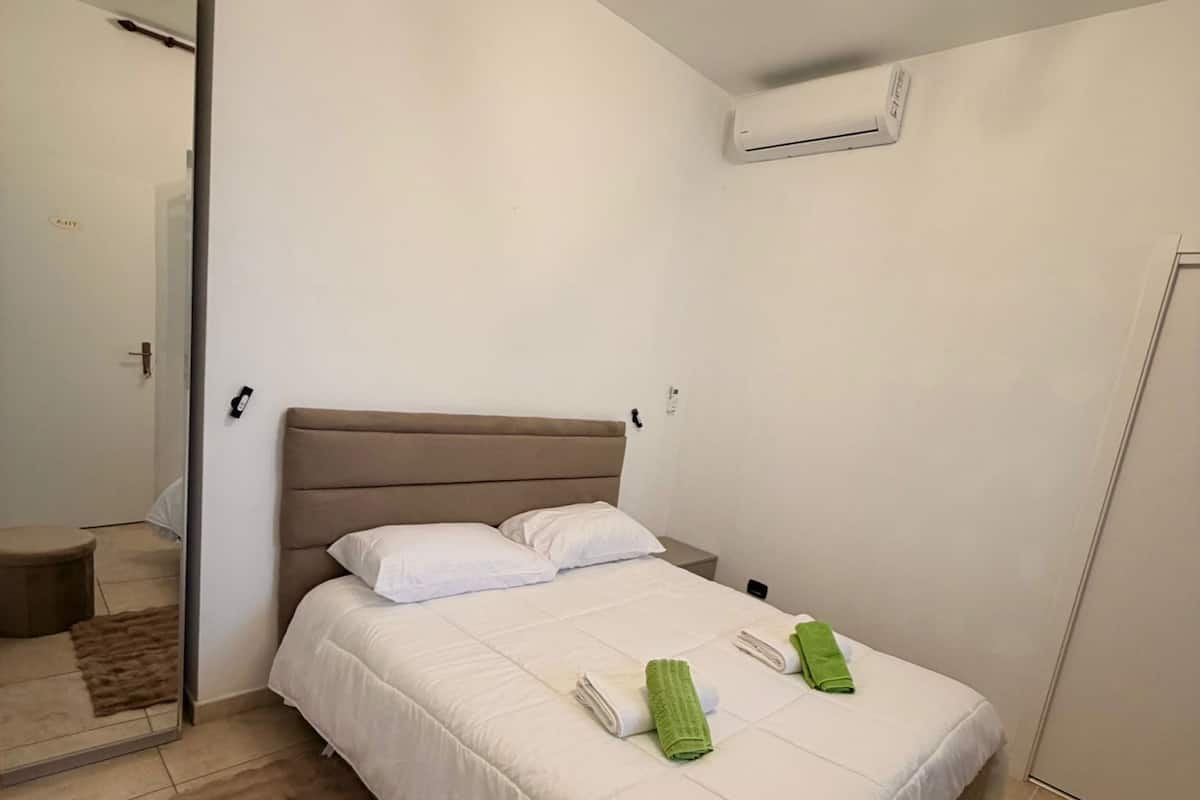 Phòng đôi hoặc 2 giường đơn cơ bản | Bàn, bàn ủi/dụng cụ ủi quần áo, truy cập Internet không dây miễn phí