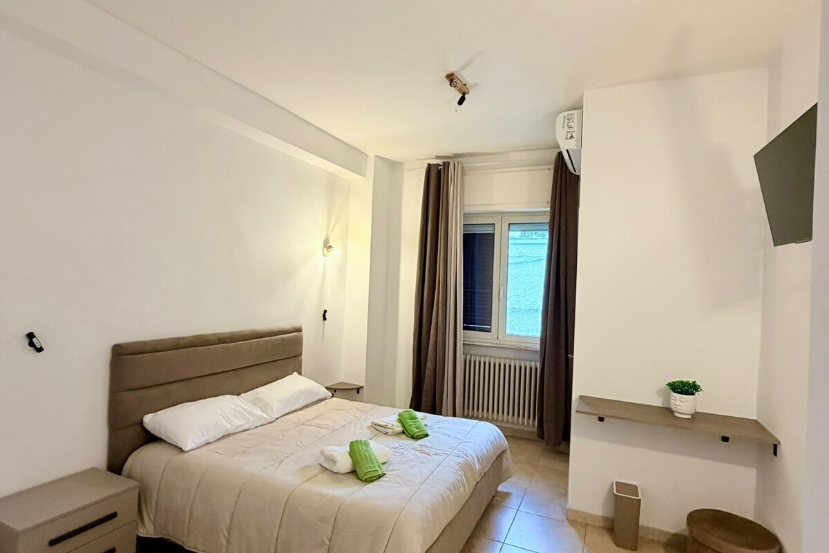 Habitación básica con 1 cama matrimonial o 2 individuales, para no fumadores | Escritorio, tabla de planchar con plancha y wifi gratis