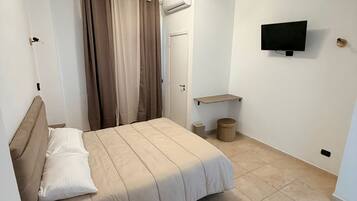 Basic Double or Twin Room, Non Smoking | Desk, iron/ironing board (on request), free WiFi