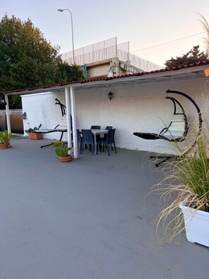 Outdoor dining - Villa Martila  (Bari)