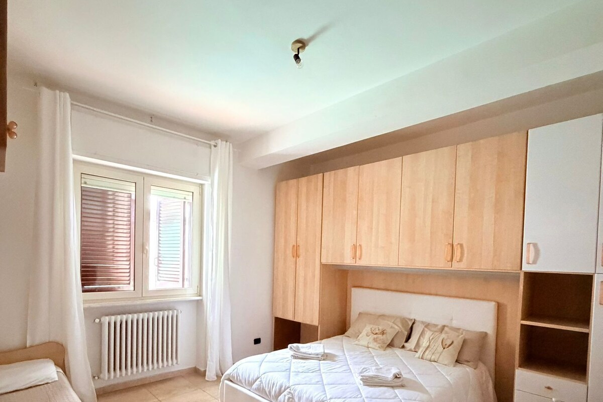 Habitación familiar, vista a la alberca | Escritorio, tabla de planchar con plancha y wifi gratis