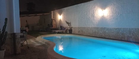 حمام سباحة