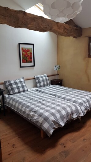 Room - Vrbo Property (Cazaux-Villecomtal)