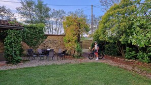 Outdoor dining - Vrbo Property (Cazaux-Villecomtal)