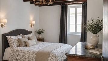 3 bedrooms, iron/ironing board, travel crib, WiFi