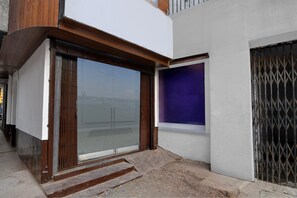 House | Reception