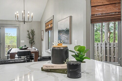 Near Saugatuck | River Views + King Suite