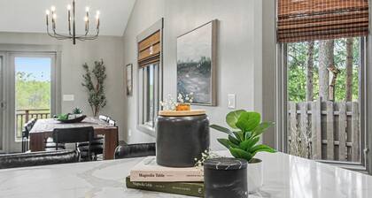 Near Saugatuck | River Views + King Suite