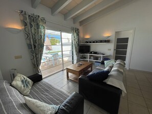Living area - 3 Bed, 2 bathroom villa, large private pool in lovely quiet cul-de-sac Location (Cala en Porter)