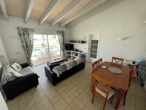 Living area - 3 Bed, 2 bathroom villa, large private pool in lovely quiet cul-de-sac Location (Cala en Porter)