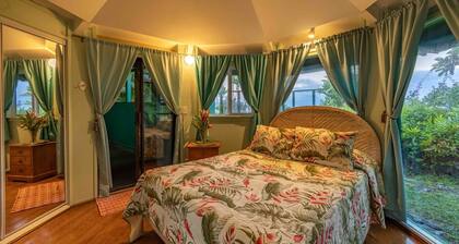 Gazebo Room Farm Stay in Haiku on Road to Hana