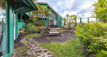 Gazebo Room Farm Stay in Haiku on Road to Hana