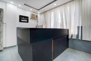 Hus | Reception