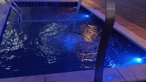 حمام سباحة