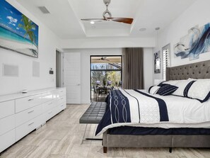 5 bedrooms, desk, iron/ironing board, travel cot - Affordable Luxury - Pool, Hot Tub, Bikes & Kayaks (Cape Coral)