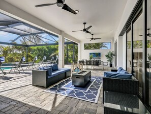 Outdoor dining - Affordable Luxury - Pool, Hot Tub, Bikes & Kayaks (Cape Coral)