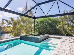 Pool - Affordable Luxury - Pool, Hot Tub, Bikes & Kayaks (Cape Coral)