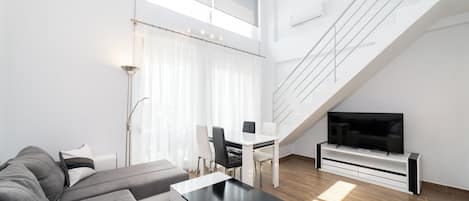 Deluxe Apartment | Living area