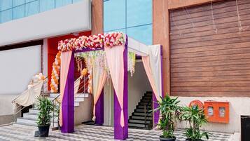House | Meja sambut tetamu