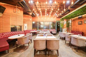 House | Dining - Super Deluxe Roomhw Residency (Dehradun)