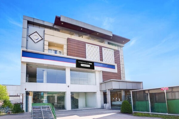 Deluxe Hw Residency - Dehradun