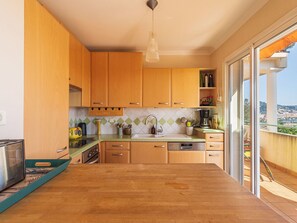 Fridge, microwave, oven, dishwasher - Domaine de la Luquette by Interhome (Hyères)