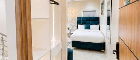 Deluxe Studio Suite | Memory foam beds, blackout drapes, iron/ironing board, free WiFi