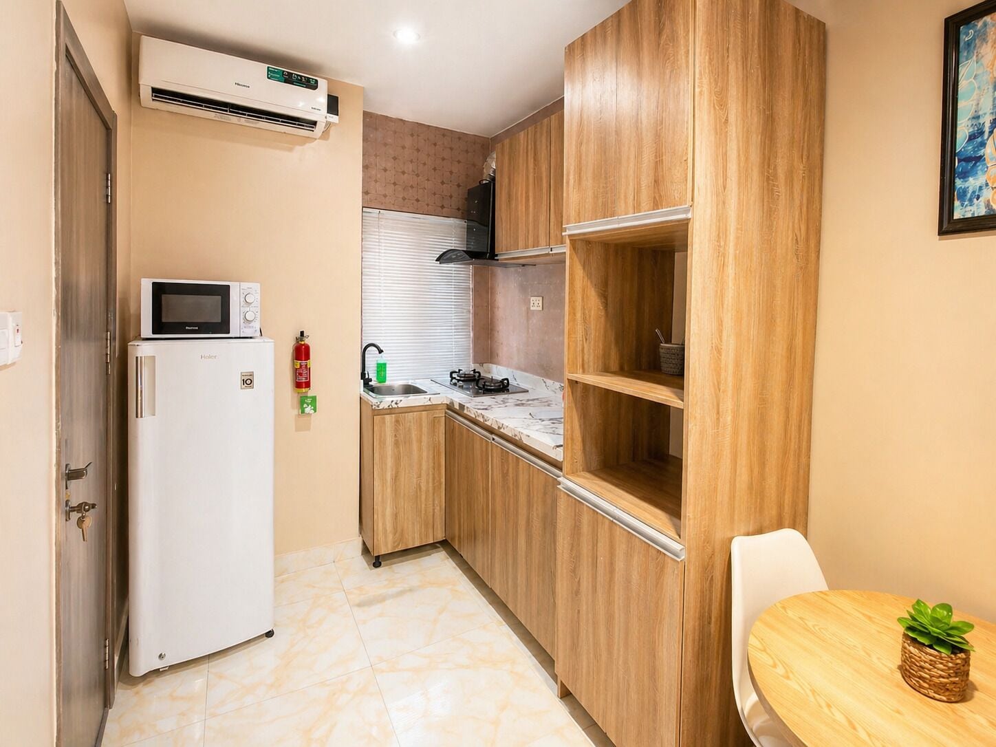 Superior Studio | Private kitchen | Fridge, microwave, toaster, freezer