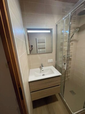 Bathroom - Vrbo Property (Gérardmer)