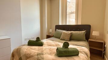 Standard Apartment | Laptop workspace, iron/ironing board, WiFi (free), bed sheets