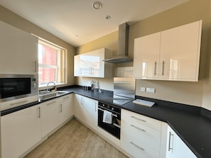 Standard Apartment | Private kitchen | Full-size fridge, microwave, oven, stovetop - Elegant 2 Bed City Centre Flat (Sheffield)