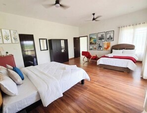 Iron/ironing board, WiFi, bed sheets - 4-bedroom house in delightful Coimbatore with cool AC and space (Coimbatore)