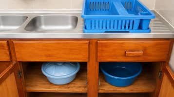 Refrigerador, microondas, placa de cocina, tetera/pava eléctrica