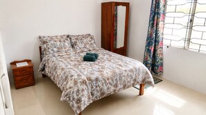 2 habitaciones, tabla de planchar con plancha y wifi gratis 