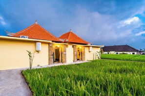 Villa de lujo, 1 cama King size, alberca privada, vista al jardín | Exterior