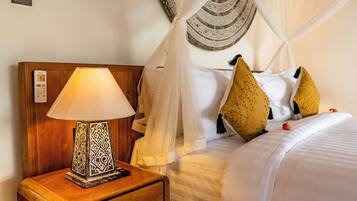 Luxury Villa, 1 King Bed, Private Pool, Garden View | Desk, laptop workspace, free WiFi
