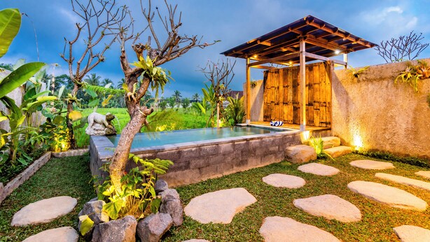 Biệt thự Cao cấp, 1 giường cỡ king, hồ bơi riêng, quang cảnh vườn | Hồ bơi | Hồ bơi ngoài trời 