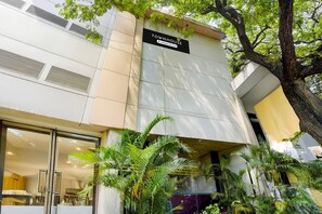 Exterior - Deluxe Hotel Amour (Mumbai)