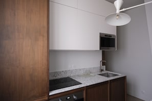 Coffee/tea maker, fridge, microwave, oven - Parisian Apartment in Pigalle (Paris)