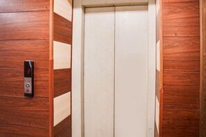 House | Interior - Saver Double Hotel O Canal Road (Dehradun)