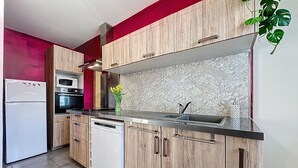 Kühlschrank, Mikrowelle, Ofen, Geschirrspüler