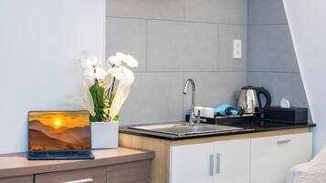 Superior Double Room, Park View | Private kitchen