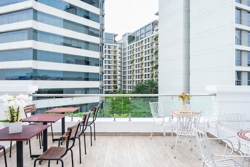 Serenity Hotel Near Tan Son Nhat Airport