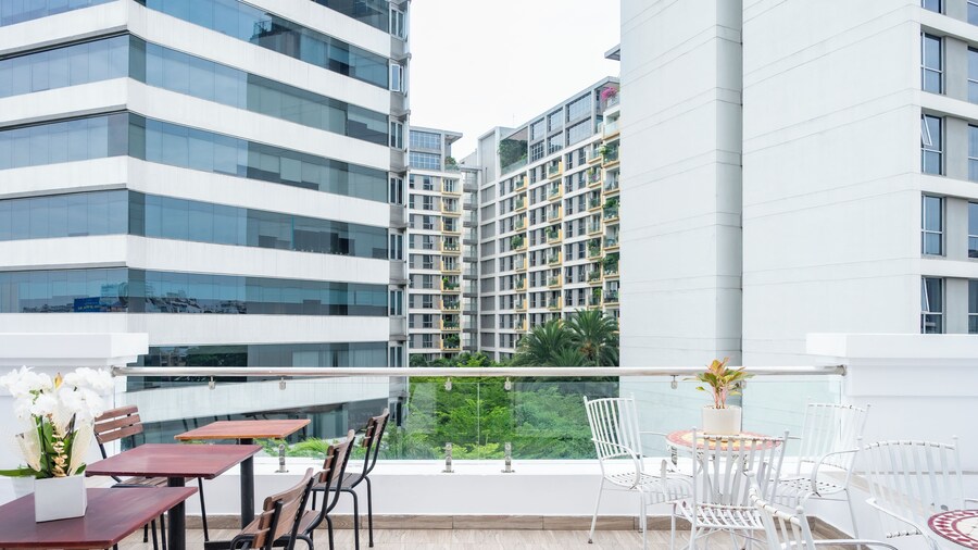 Serenity Hotel Near Tan Son Nhat Airport
