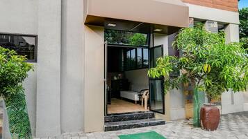 House | Meja sambut tetamu