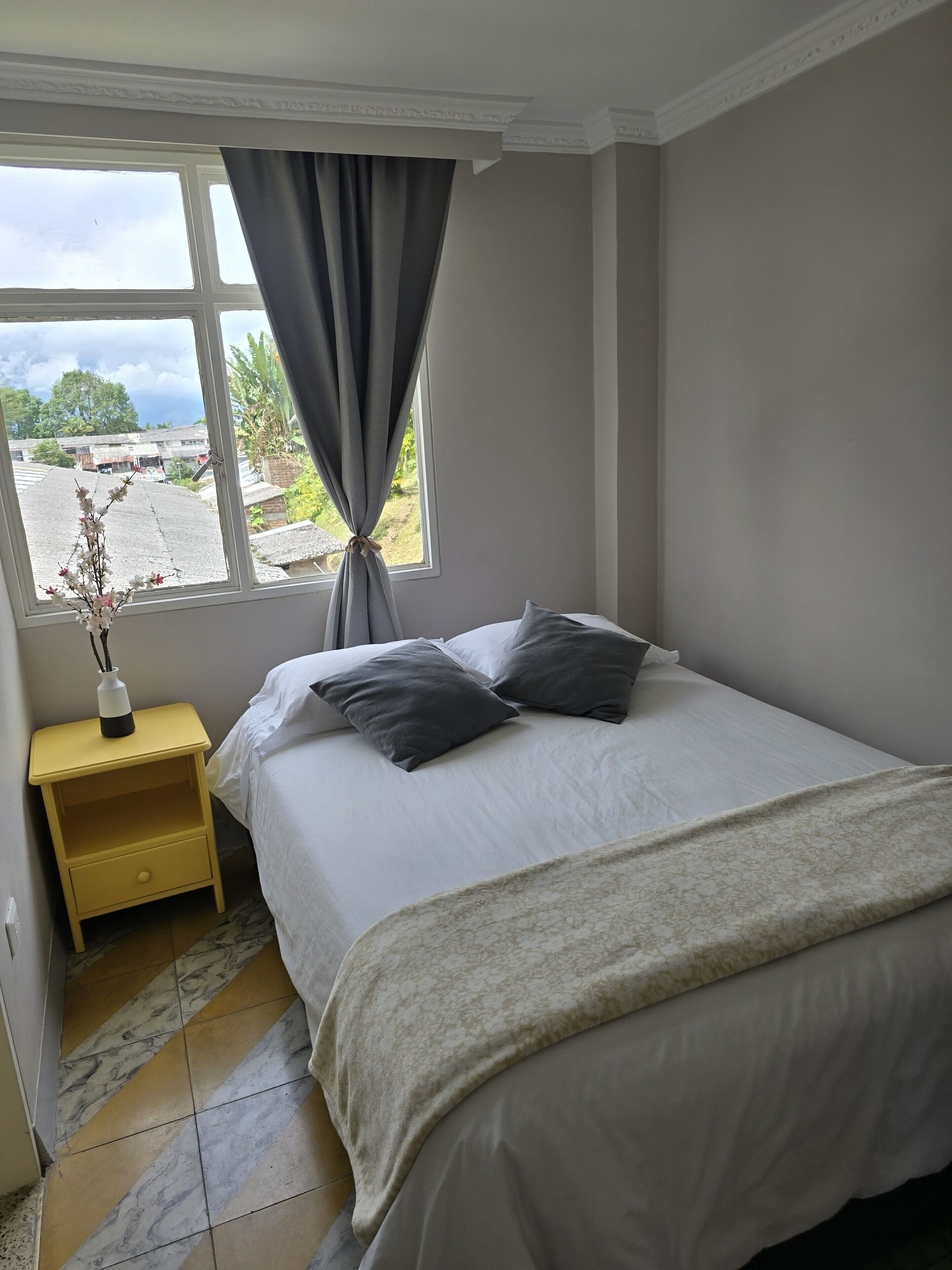 Lit avec matelas en mousse à mémoire, accès au Wi-Fi (inclus)